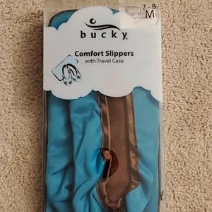 7-8 M Bucky Comfort Slippers With Travel Case